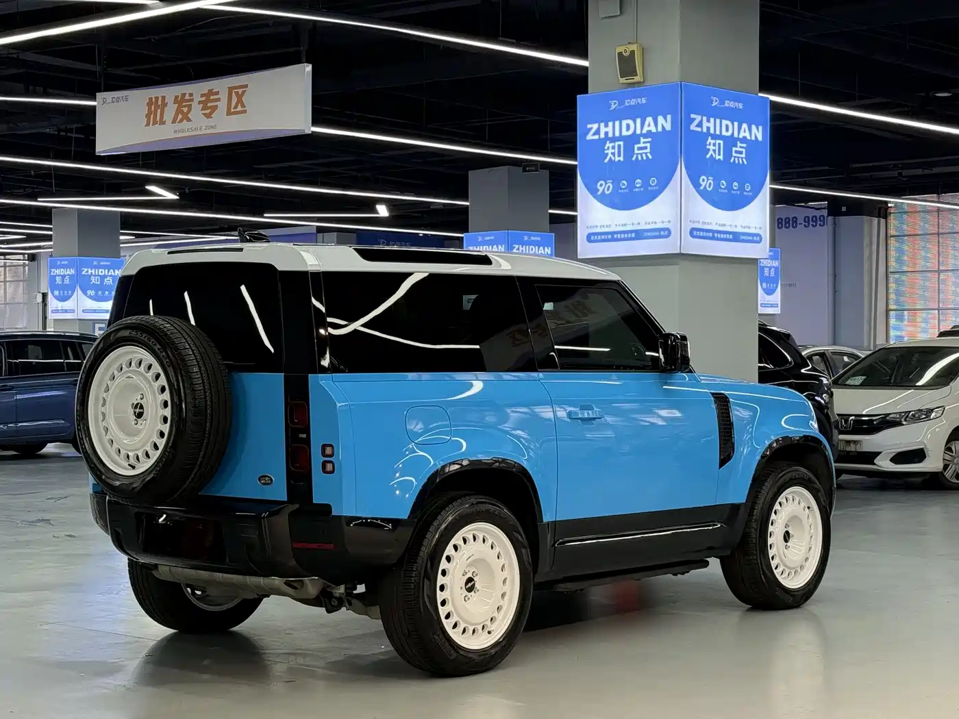 Photo 21 - Land Rover Defender