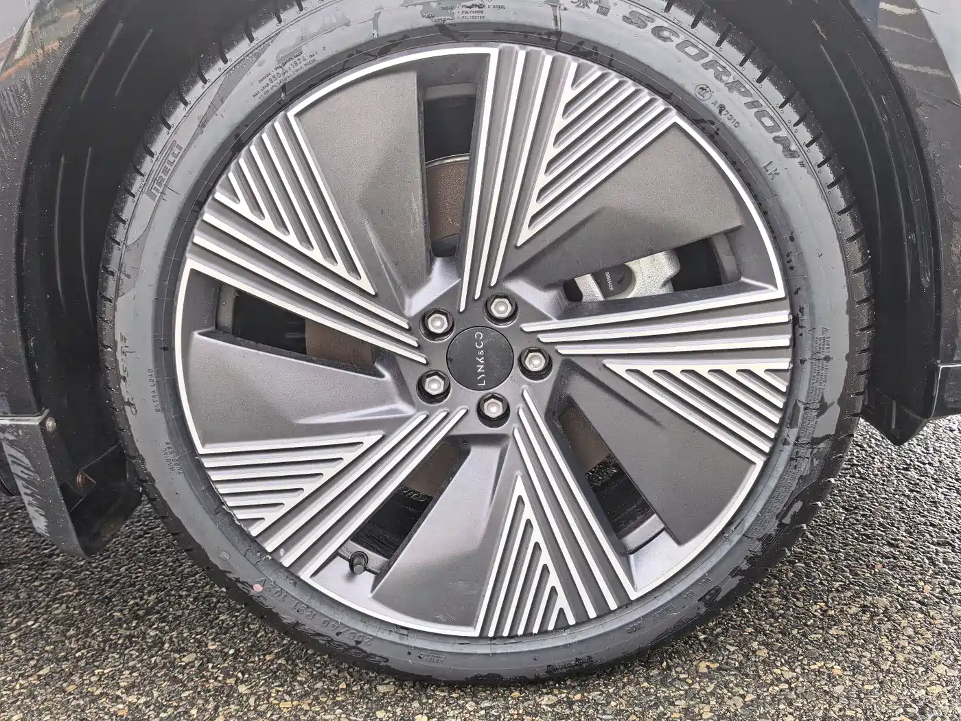 Lynk & Co 08 EM-P 2023 220km 4WD Performance Halo фото 9
