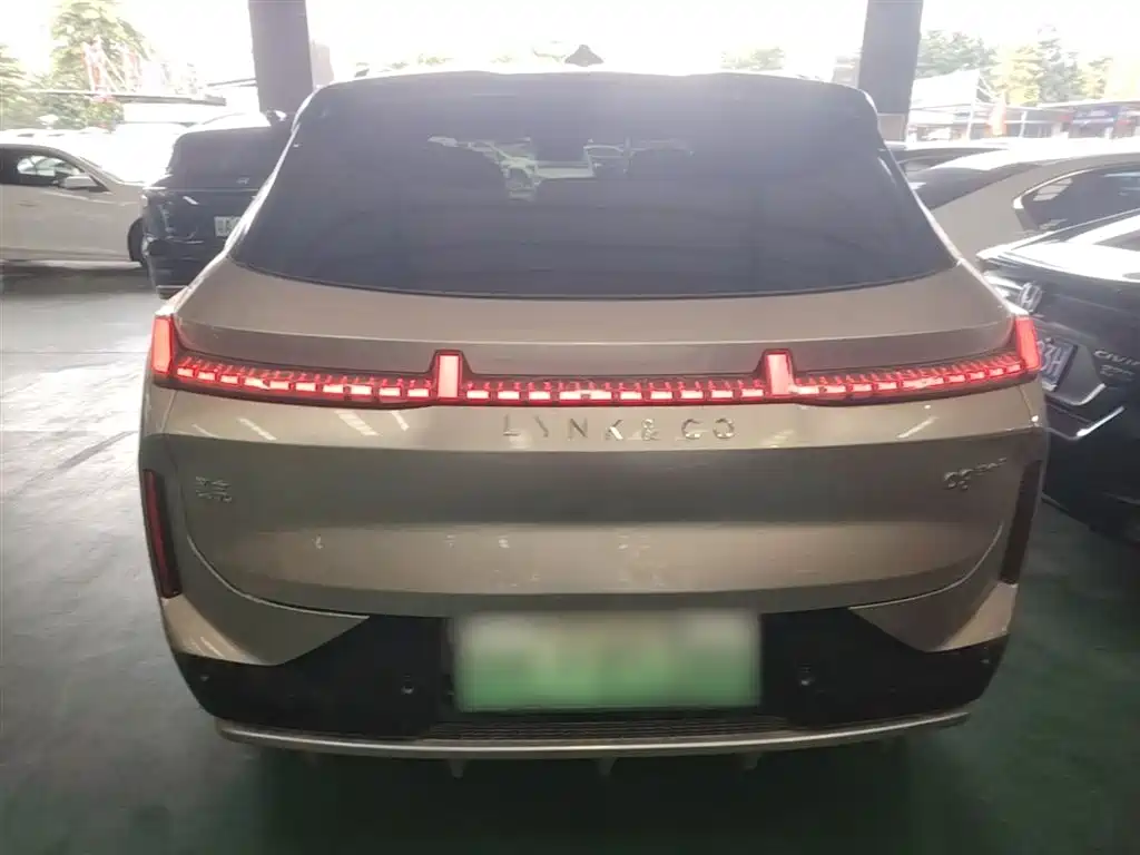 Lynk & Co 08 EM-P 2023 220km 4WD Performance Halo фото 6