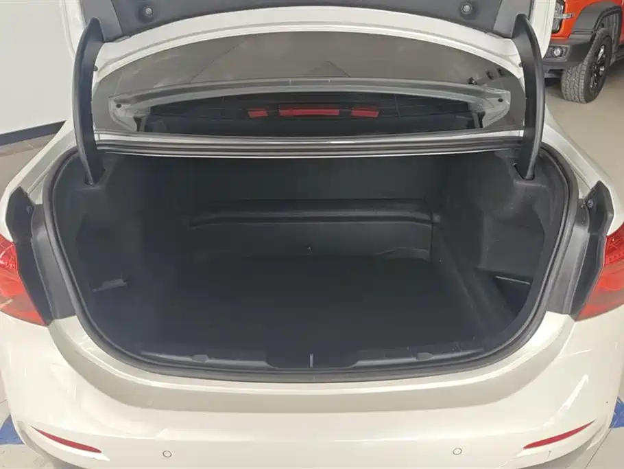 BMW 1 Series 2019 118i M Sport Package фото 4