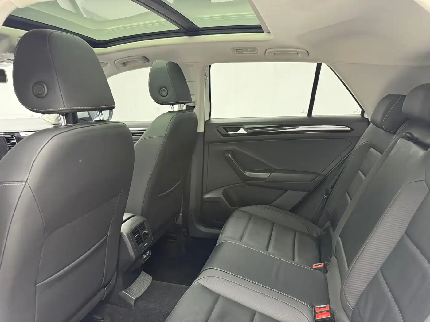 VOLKSWAGEN T ROC EXPLORING SONGS