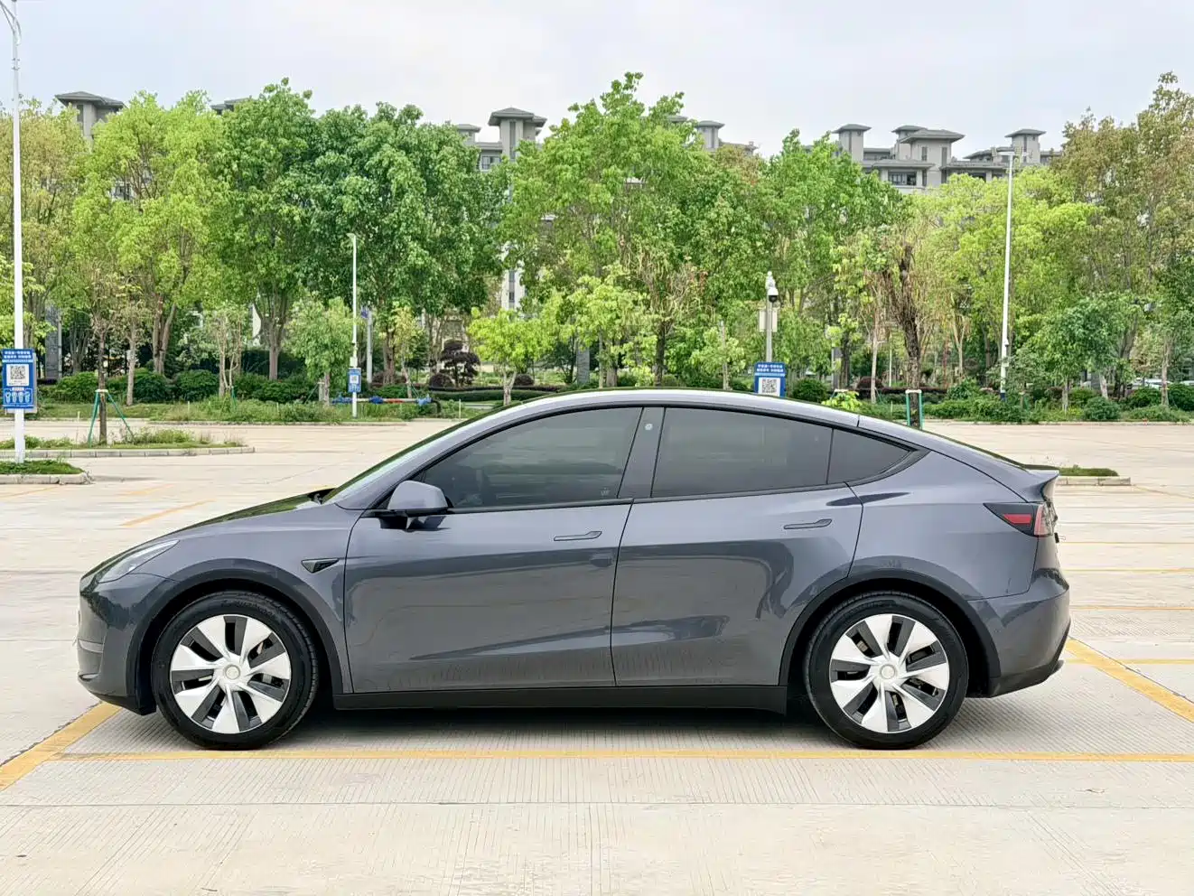 Tesla Model Y 2021 2021 Model Long Range AWD