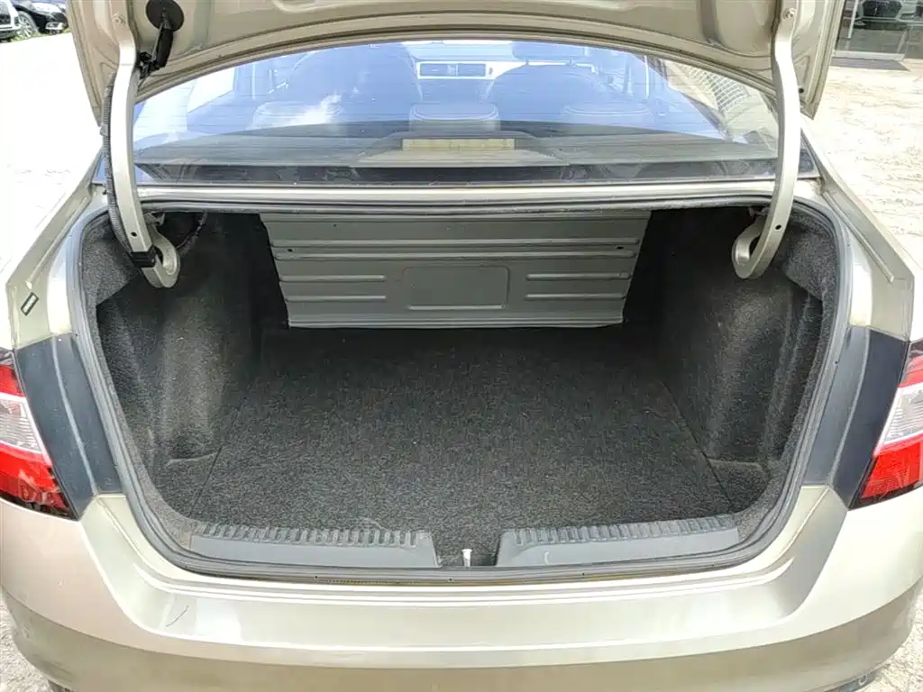 Škoda Rapid 2018 1.6L Automatic Comfort Edition фото 19