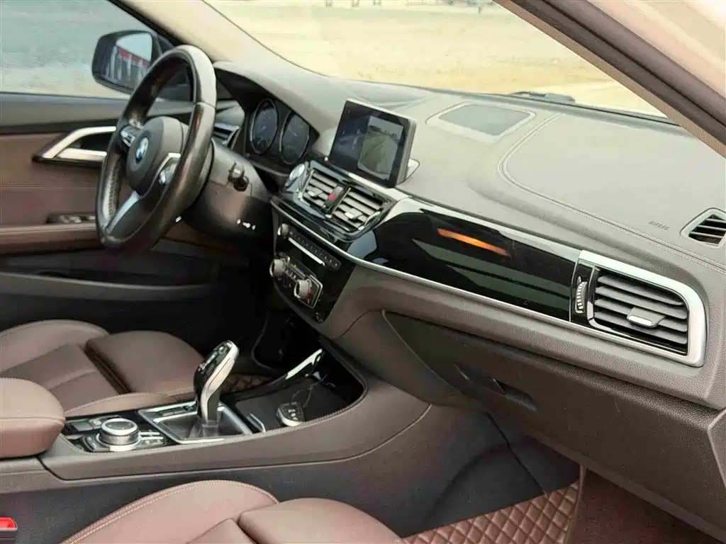 BMW 1 Series 2021 120i M Sport Shadow Edition фото 12