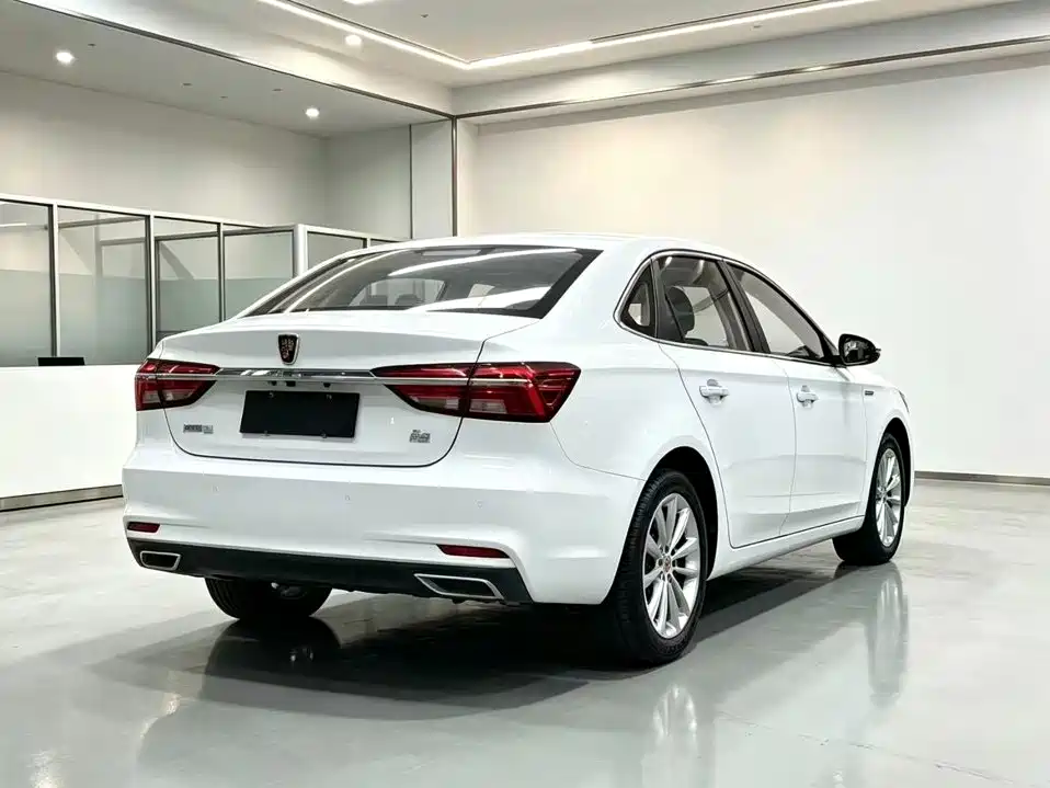 Roewe i6 2020 2020 PLUS 1.6L CVT 4G Connected Glory Holographic Edition