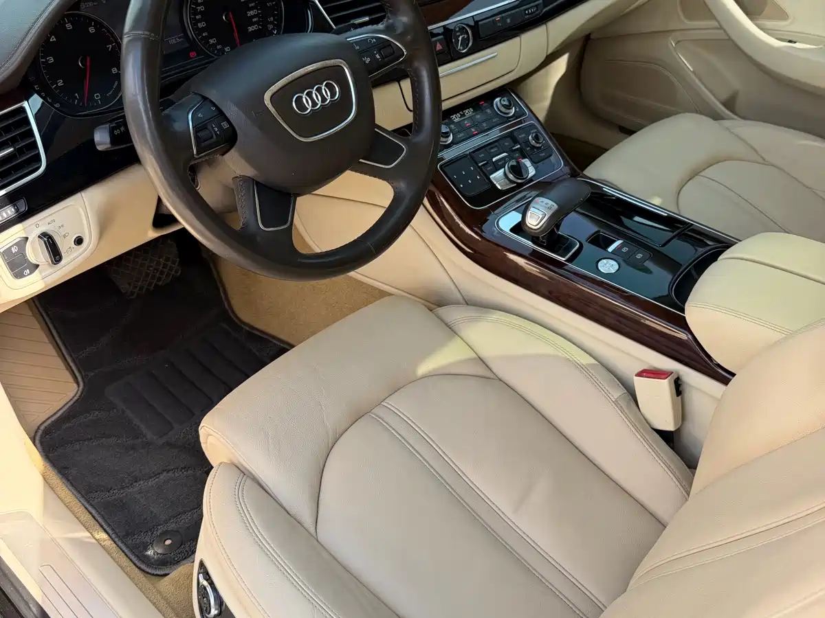 Фото 6 - Audi A8