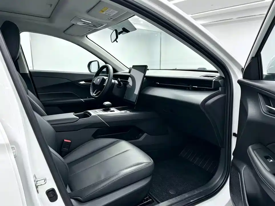 Фото 5 - Changan Eado