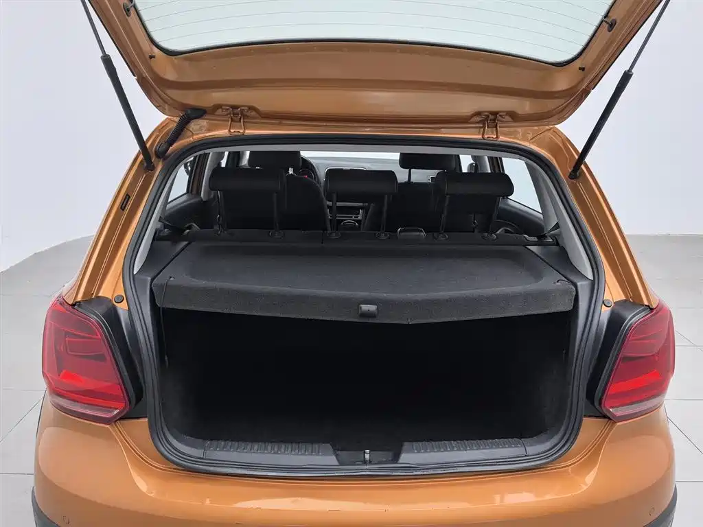 Volkswagen Polo 2014 1.6L Cross Polo Automatic фото 16