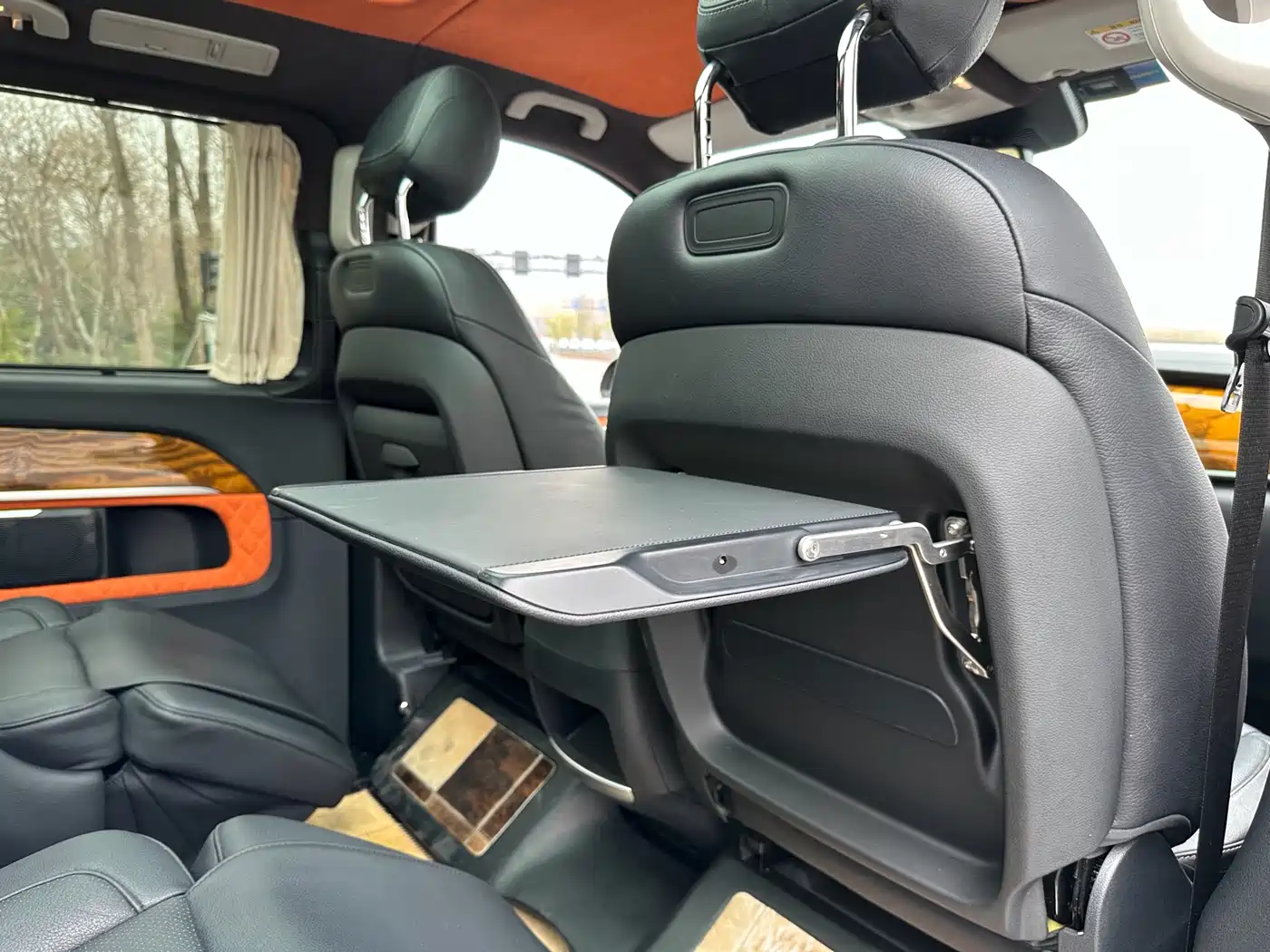 Mercedes-Benz V-Class 2017 Model V 260 L Premium Extended Edition фото 22