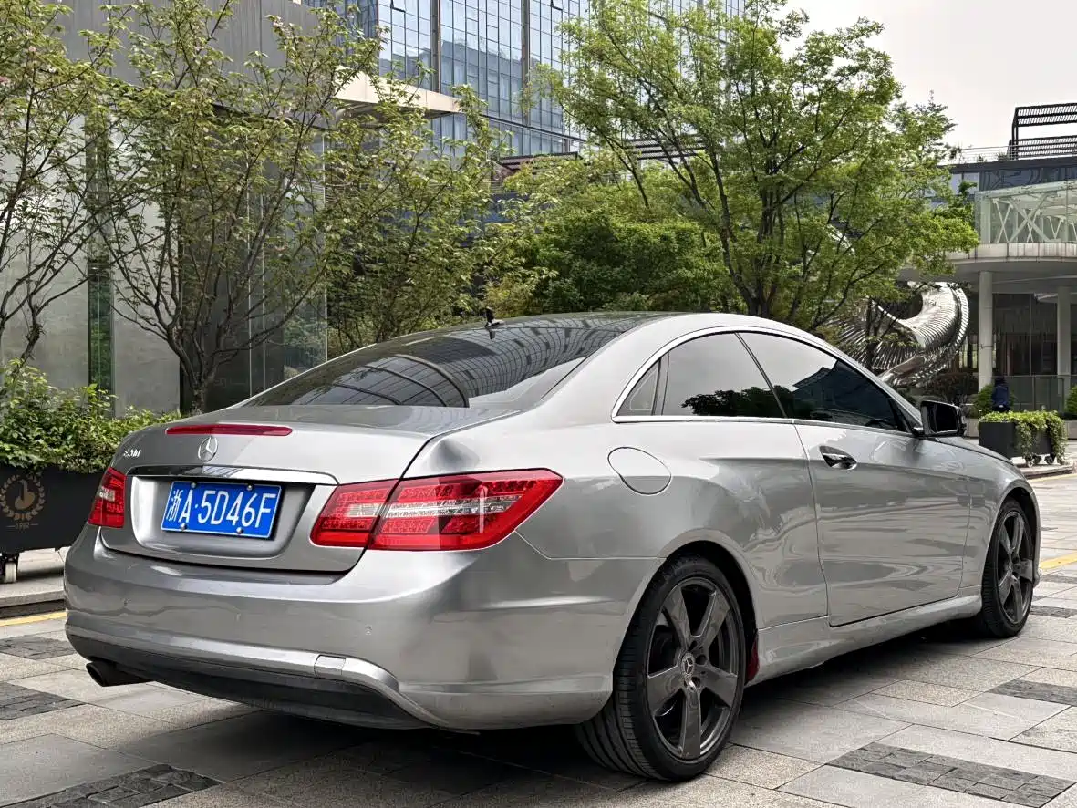 Mercedes-Benz E-Class (Import) 2012 E 200 CGI Coupe фото 4