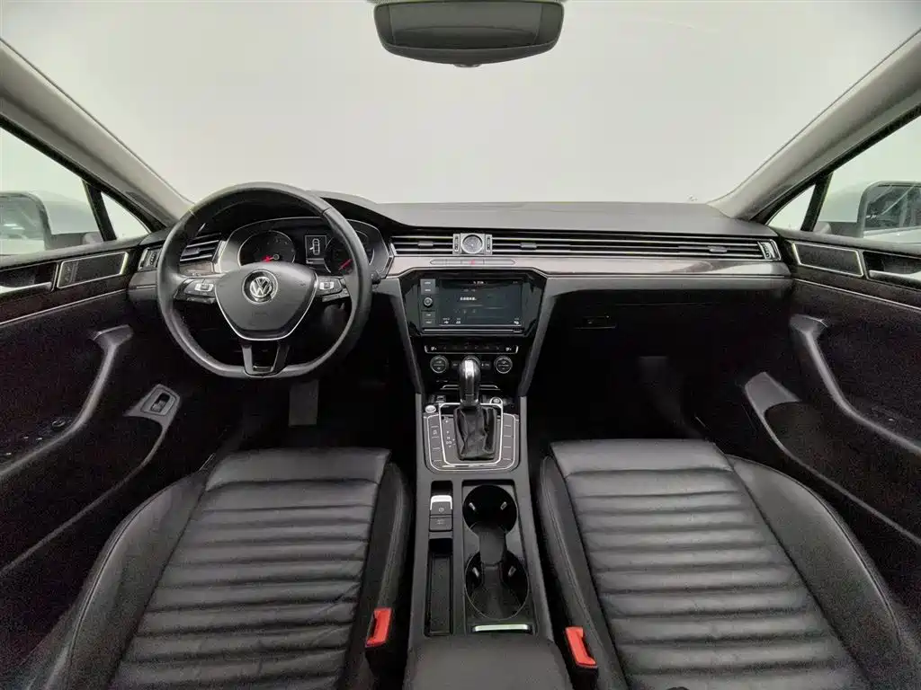 Volkswagen Magotan 2019 330TSI DSG Luxury Class China VI фото 5