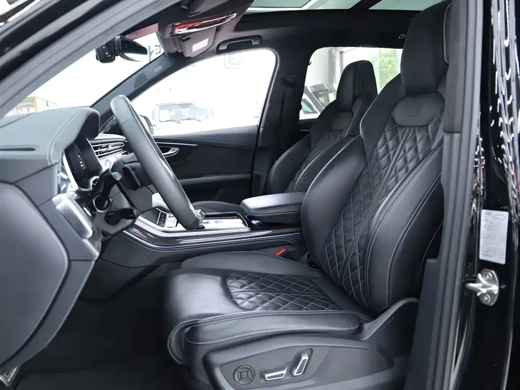 Audi SQ7 2024 4.0 TFSI Dark Knight Edition фото 6