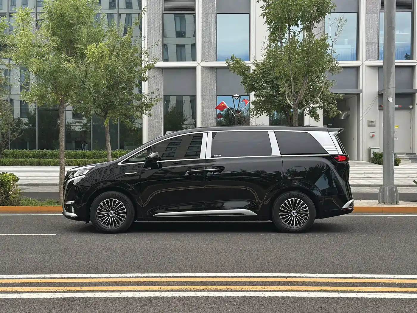Denza D9 2026 2025 DM-i Smart Drive Edition 1020 AWD Premium