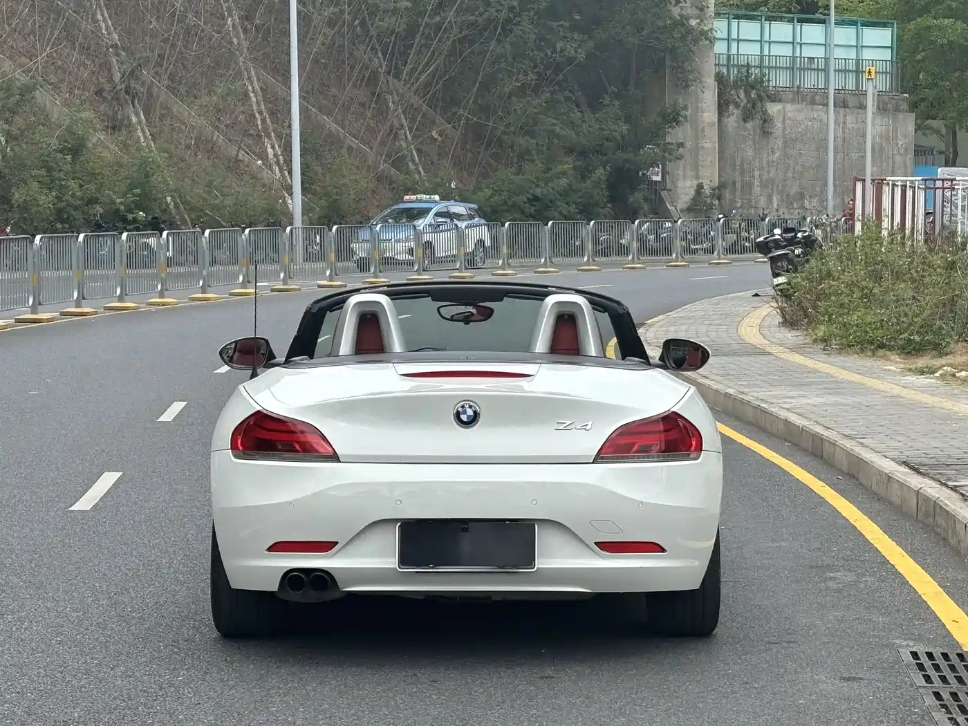 BMW Z4 2013 sDrive20i Leading фото 15