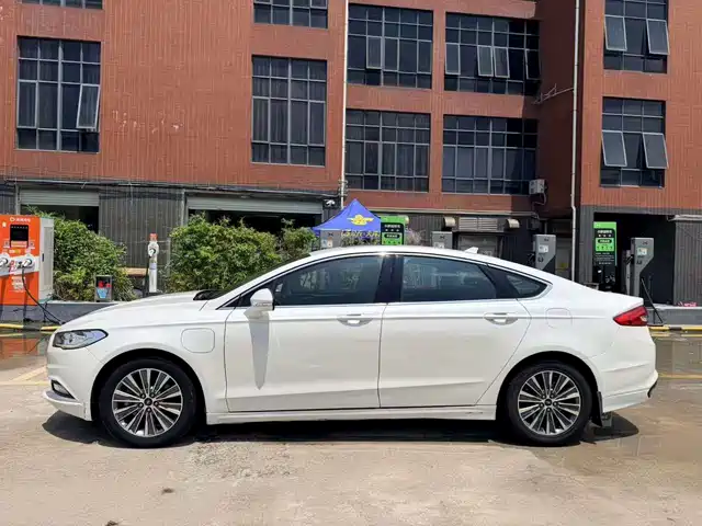 Ford Mondeo New Energy 2018 2.0 PHEV Smart Edition — фото 4