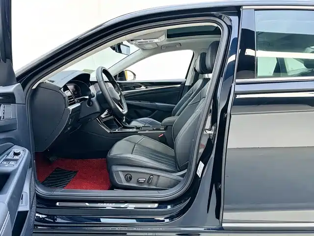Volkswagen Passat 2022 330TSI Elite Edition фото 12