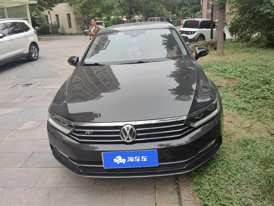 Volkswagen Magotan 2018 330TSI DSG Premium фото 2
