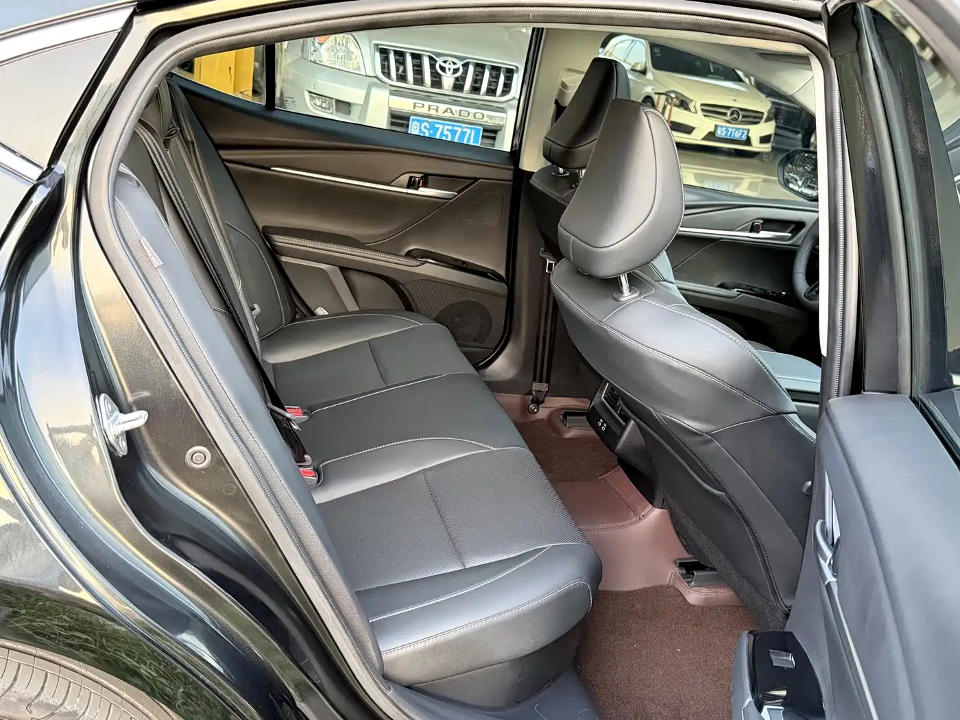 Фото 10 - Toyota Camry