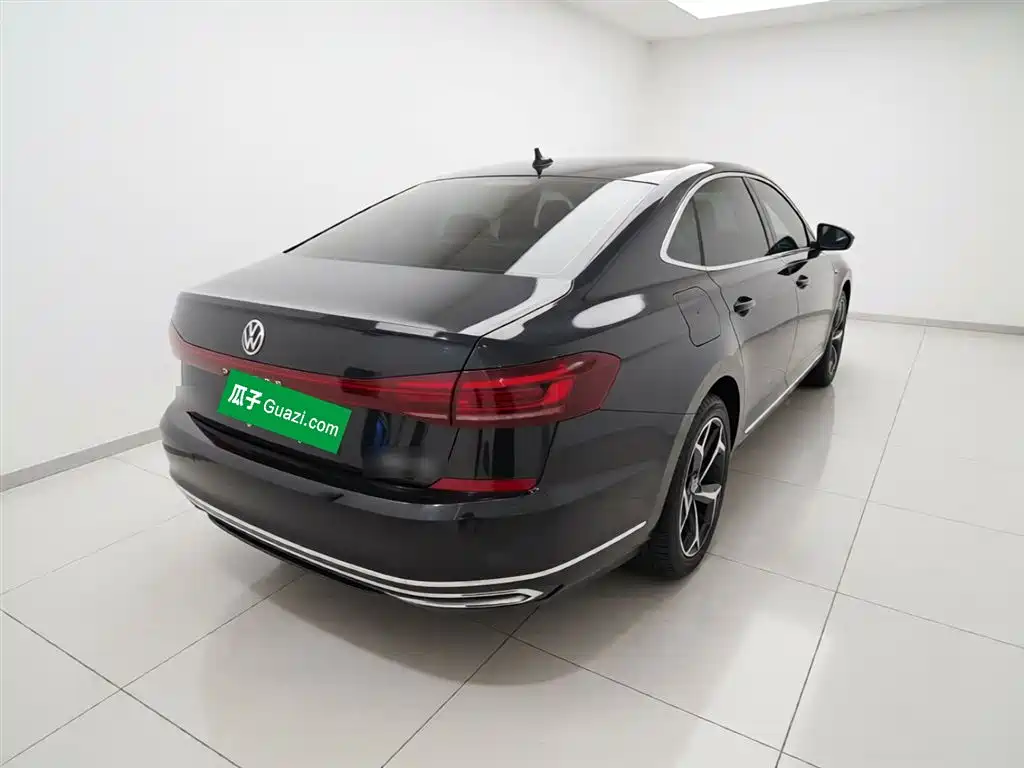Volkswagen Passat 2023 Facelift 330TSI Starlight Luxury Edition фото 5
