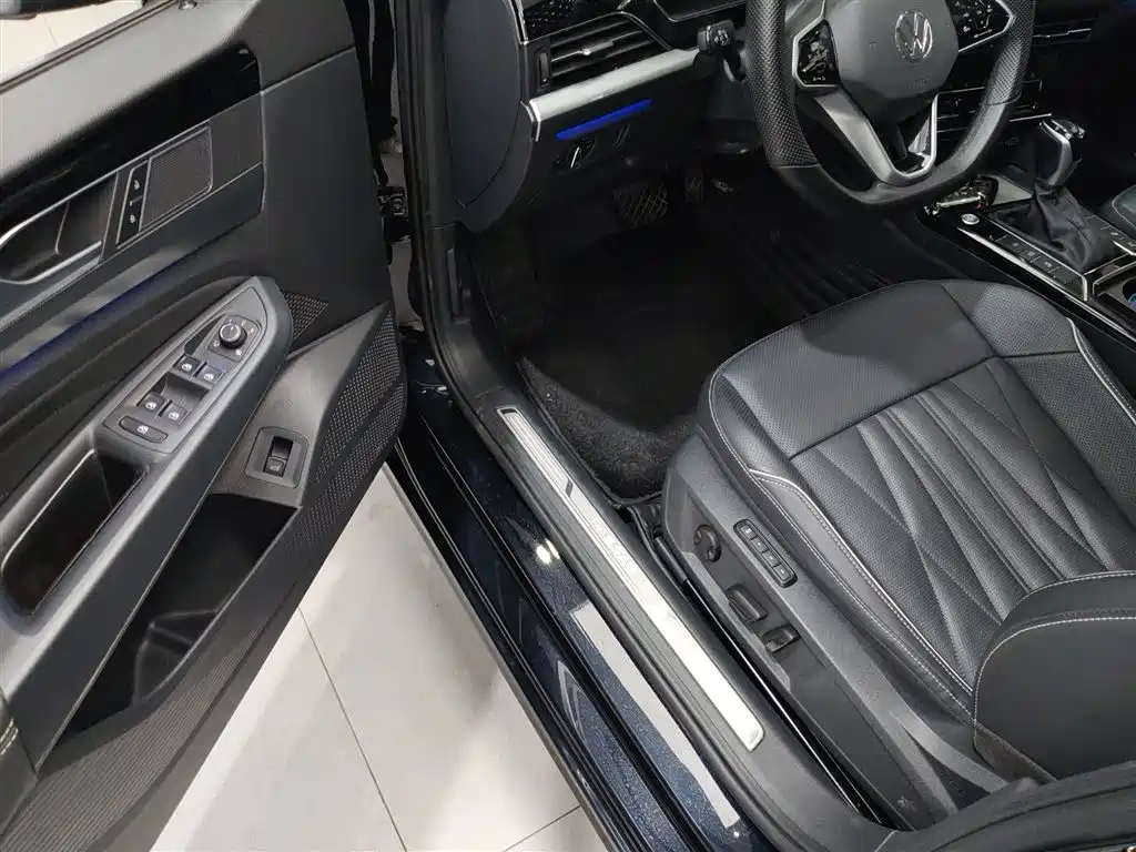 Volkswagen Passat 2023 Facelift 330TSI Starlight Luxury Edition фото 12