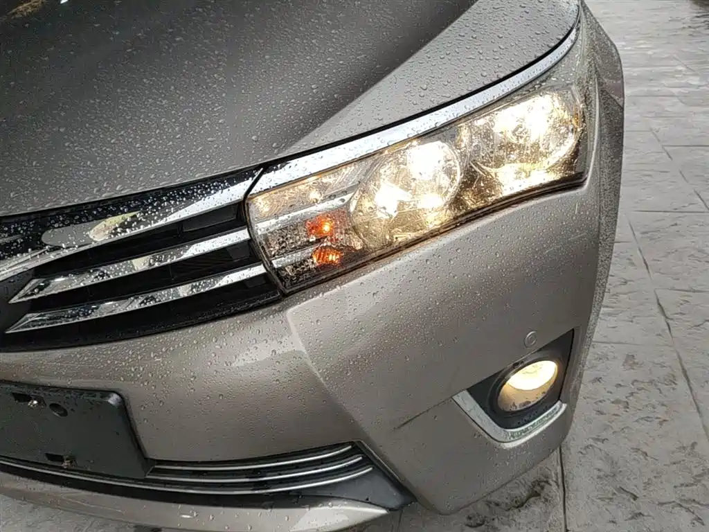 Toyota Corolla 2014 1.6L CVT GL-i Leather Edition фото 24