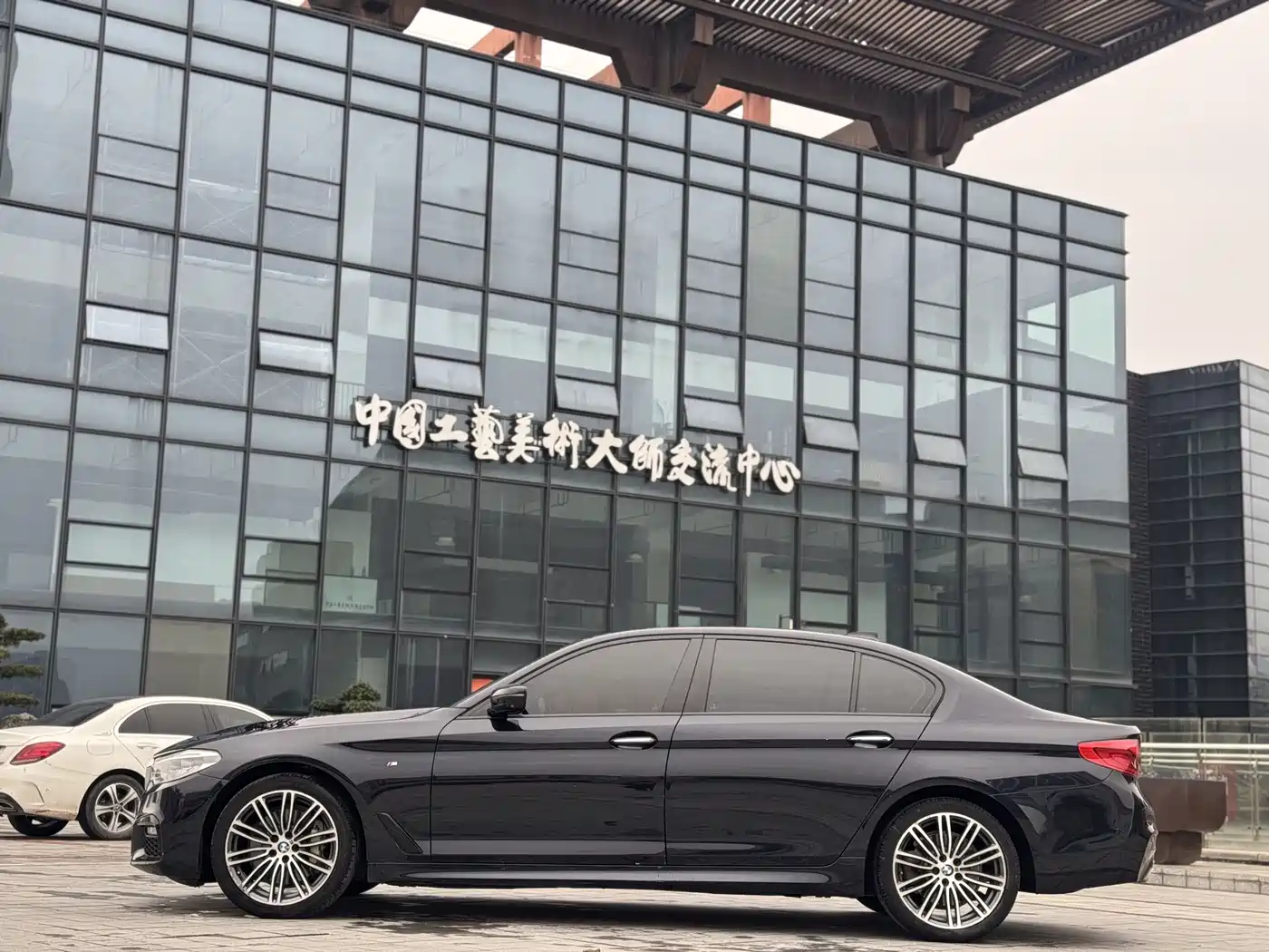 BMW 5 Series 2018 530Li Premium M Sport Package фото 19