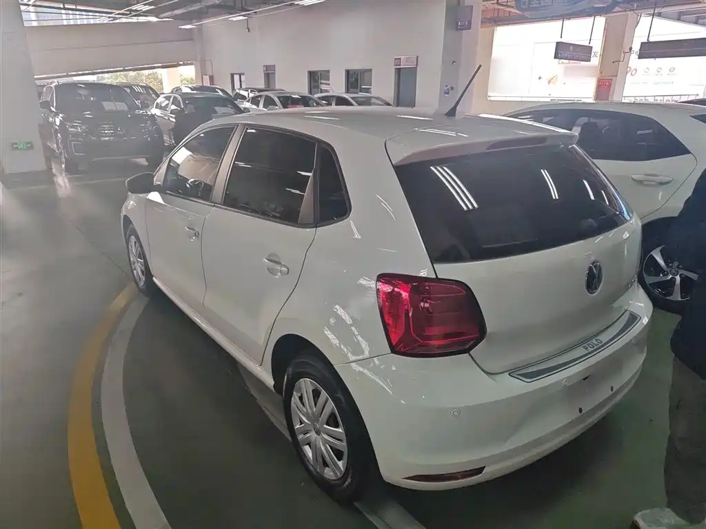 Volkswagen Polo 2016 1.4L Automatic Trend фото 23