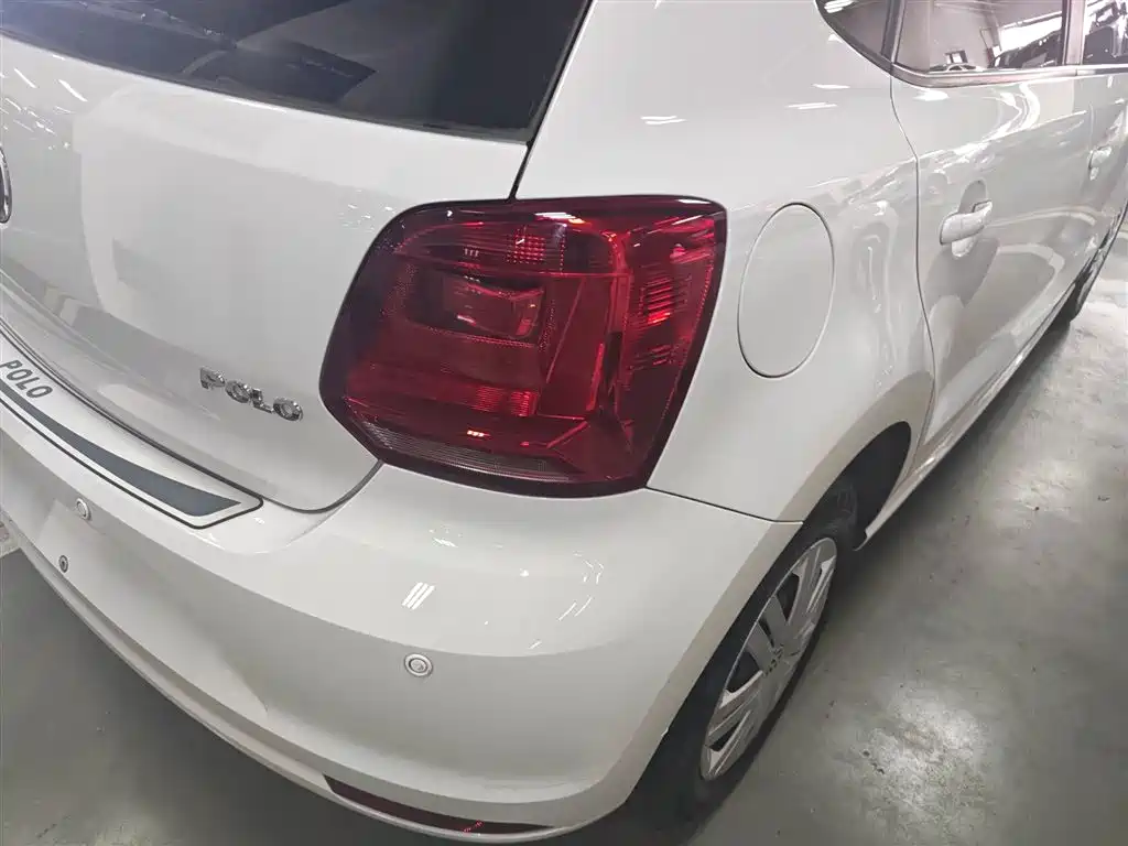 Volkswagen Polo 2016 1.4L Automatic Trend фото 24