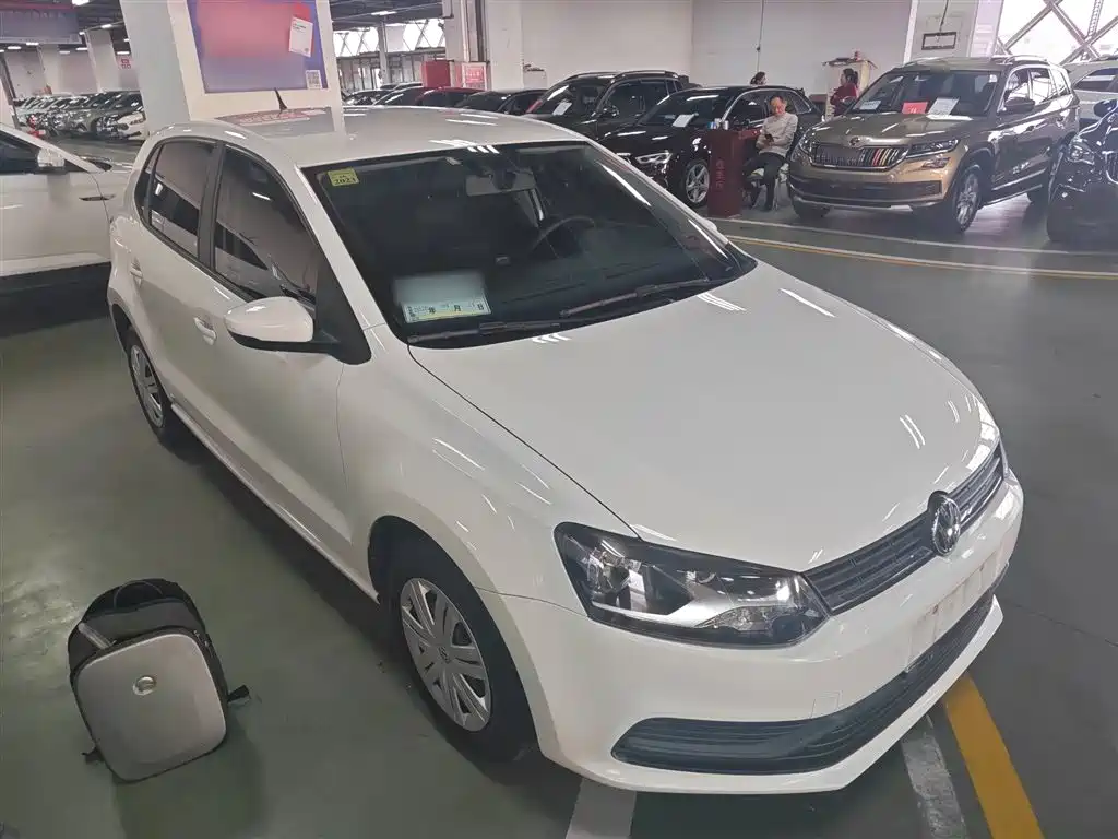 Volkswagen Polo 2016 1.4L Automatic Trend фото 22