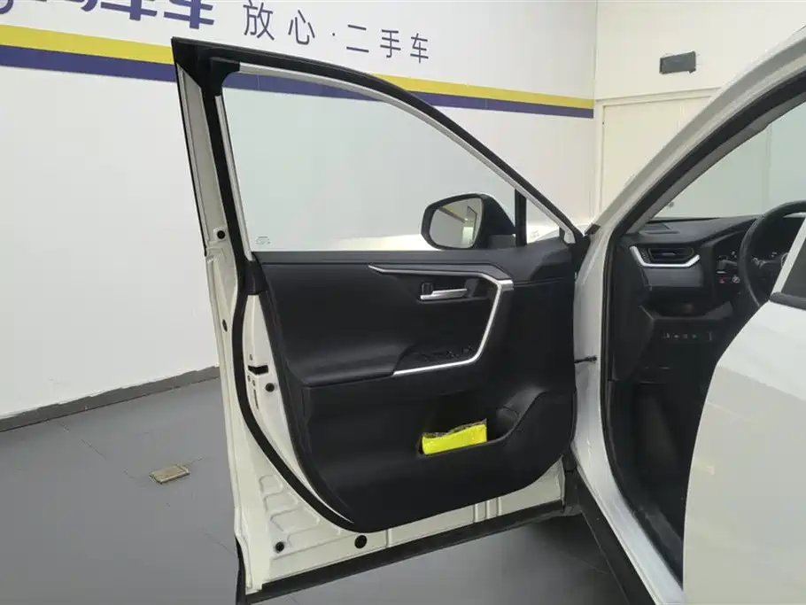 Toyota Wildlander 2023 2.0L CVT AWD Luxury PLUS фото 7