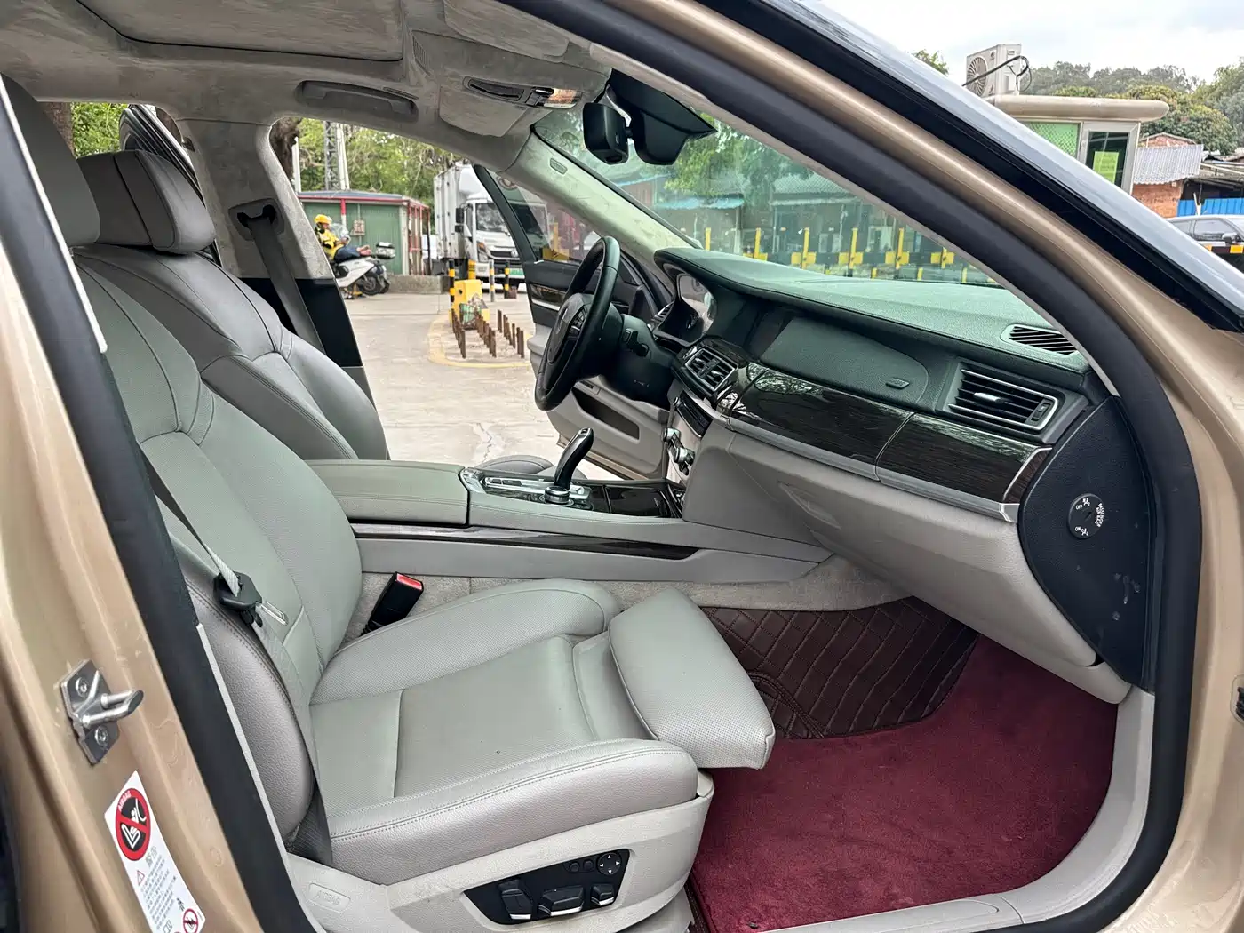 BMW 7 Series 2010 750Li фото 19