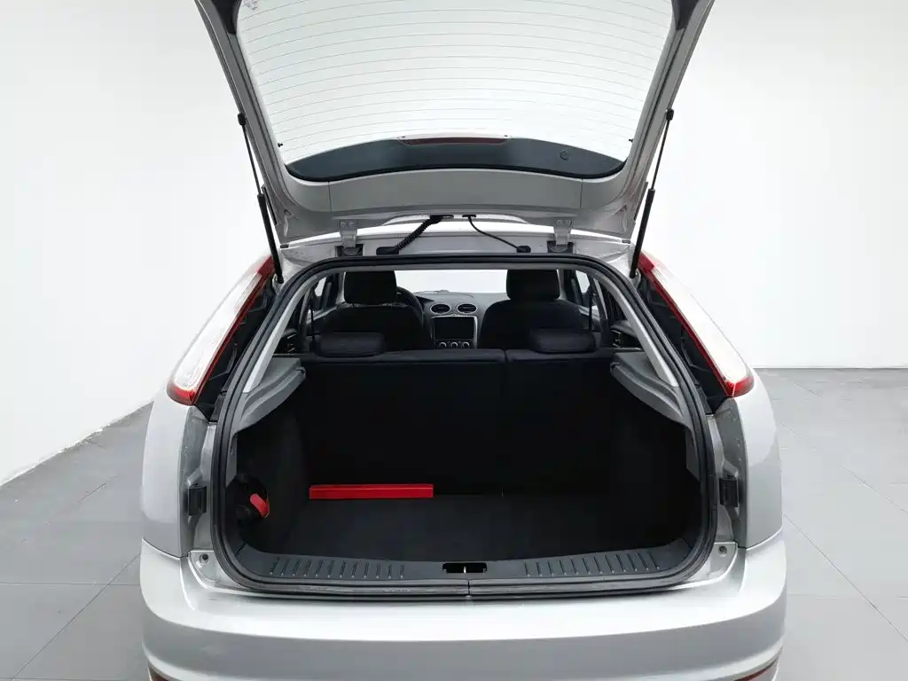 Ford Focus 2010 2011 Hatchback 1.8L Manual Classic
