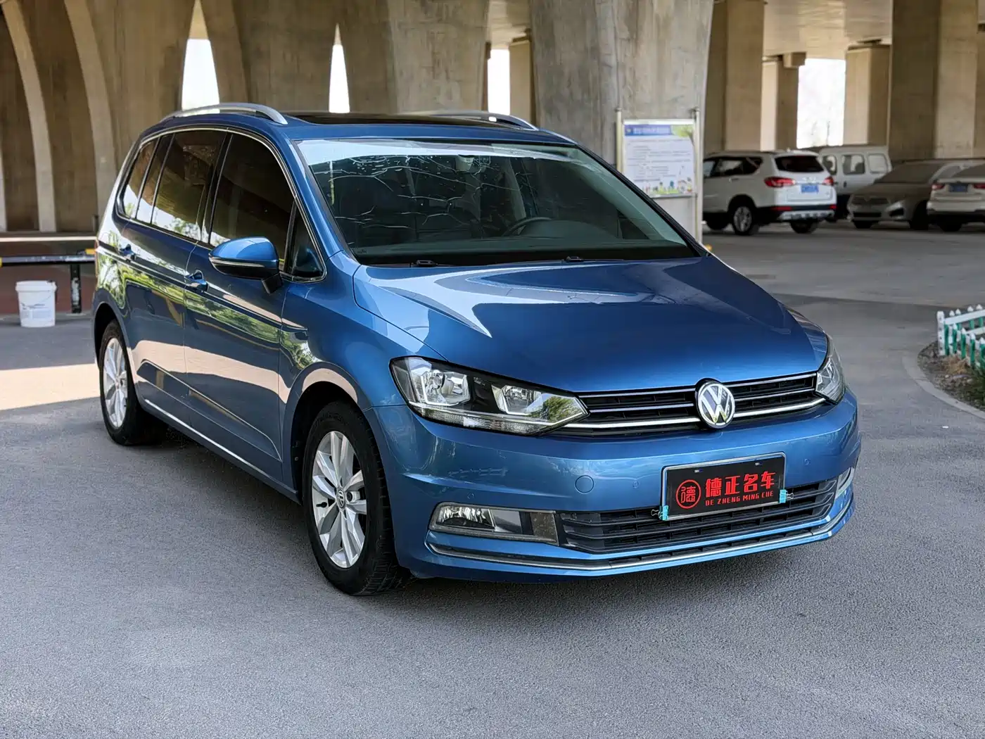 Volkswagen Touran 2018 Touran L 280TSI DSG Comfort 7-seater China V фото 3
