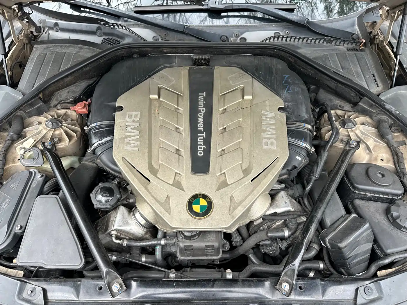 BMW 7 Series 2010 750Li фото 9