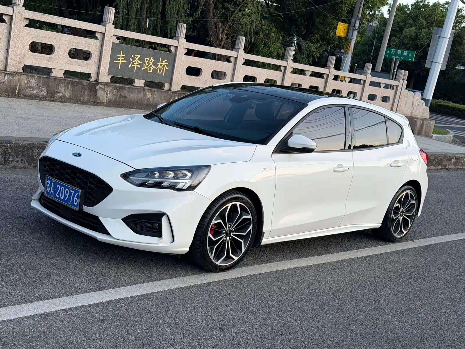 Фото 1 - Ford Focus
