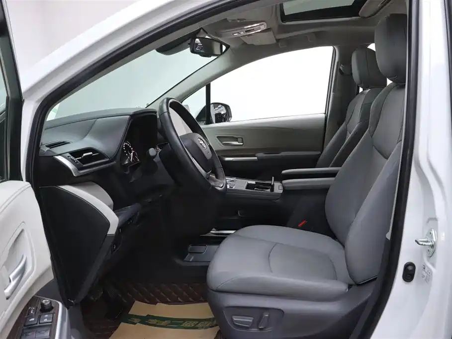 Toyota Sienna 2021 2.5L Hybrid Luxury Edition фото 14