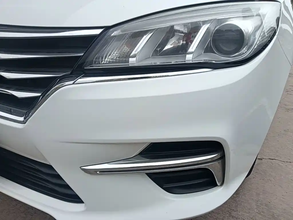 Фото 24 - Roewe 360