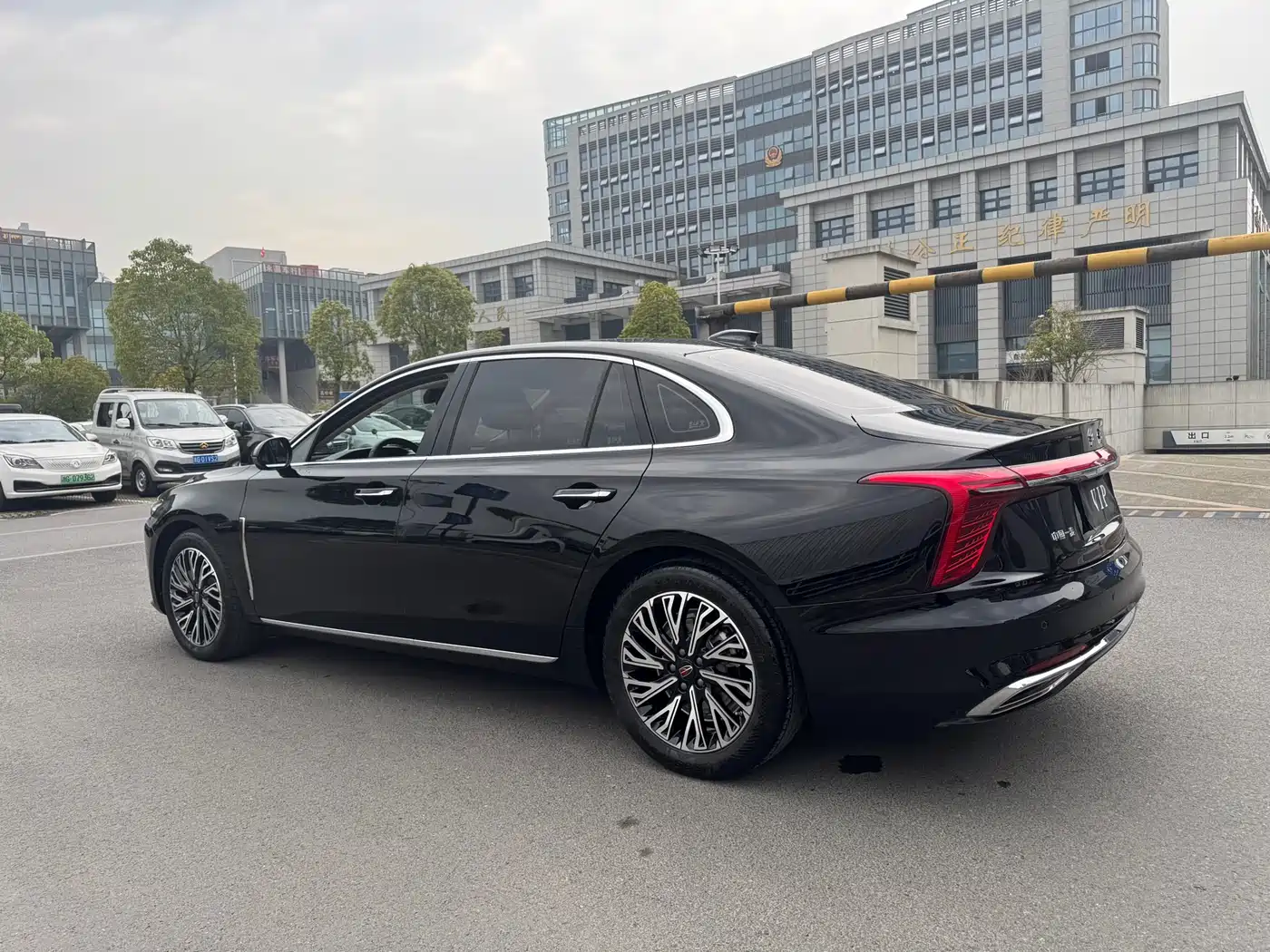 Hongqi H5 2024 2.0T Automatic Smart Connect Flag Smooth Edition фото 8