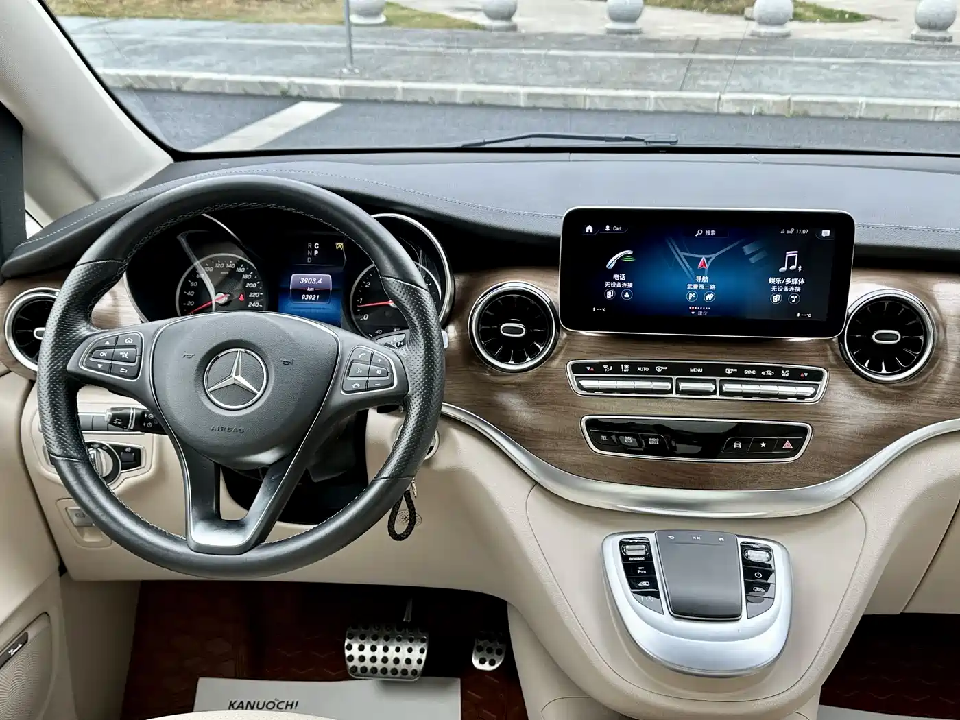 Mercedes-Benz V-Class 2021 V 260 L Long Wheelbase Premium Edition фото 8