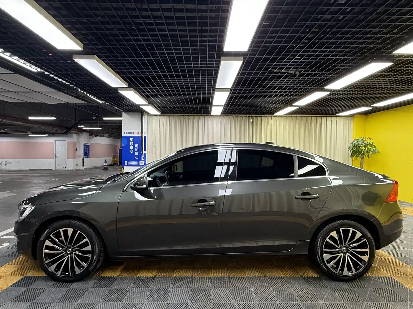 Фото 11 - Volvo S60