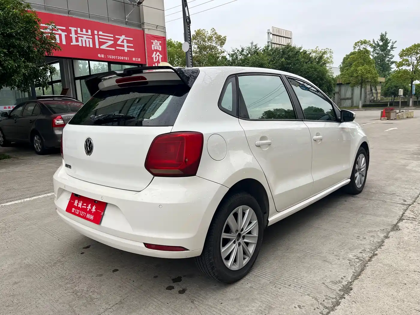 Volkswagen Polo 2014 1.4L Manual Comfort Edition фото 4