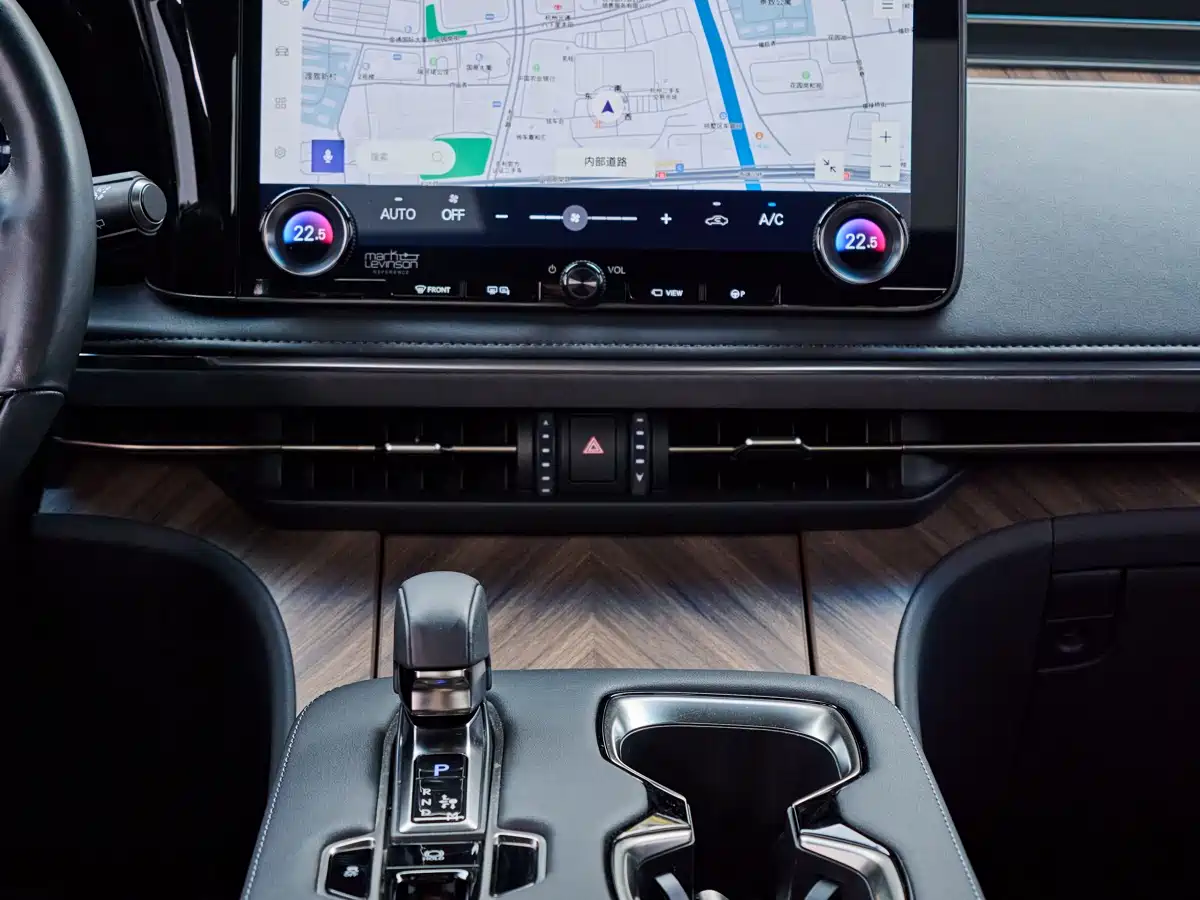 Lexus LM 2023 500h 6-Seater Prestige Edition фото 18