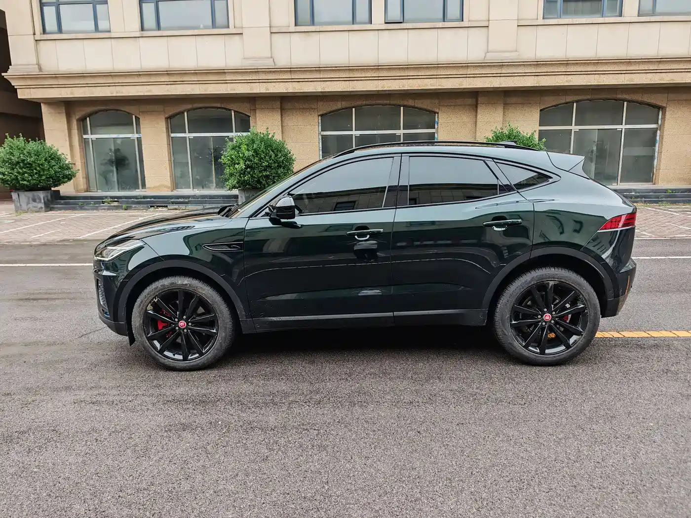 Jaguar E-PACE 2024 Gloss Black Sport Edition R-DYNAMIC SE BLACK фото 5