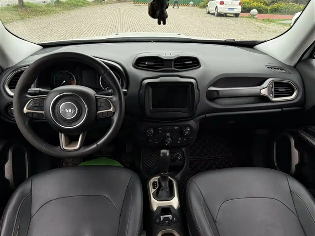 Jeep Renegade 2019 2018 Connected Large Screen Edition 180T Automatic Kinetic+