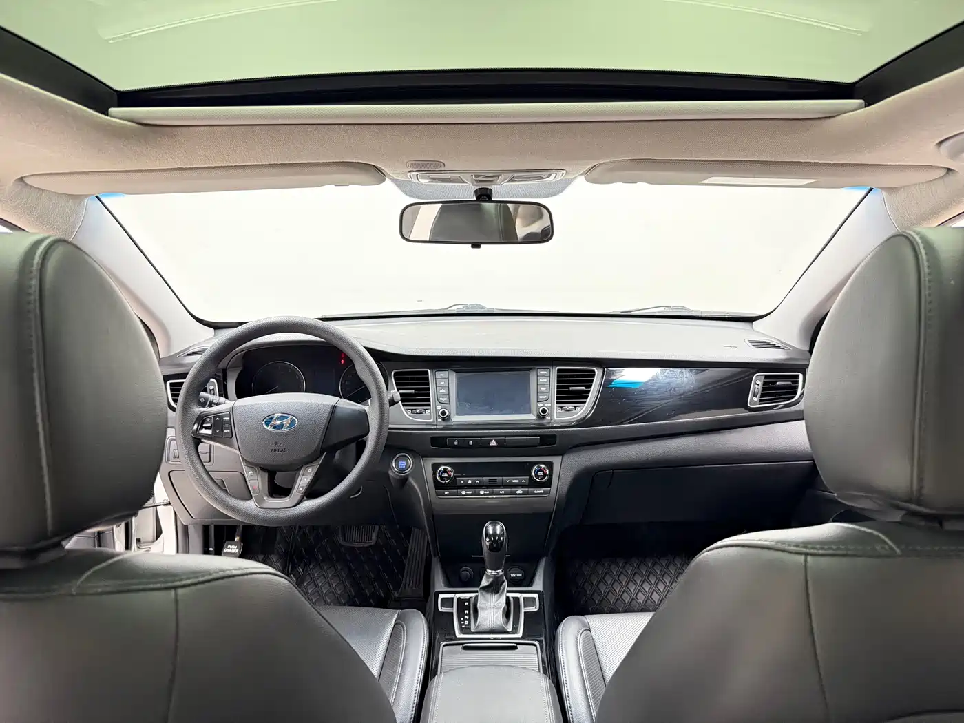 Hyundai Mistra 2016 1.8L Automatic Smart GLS фото 9