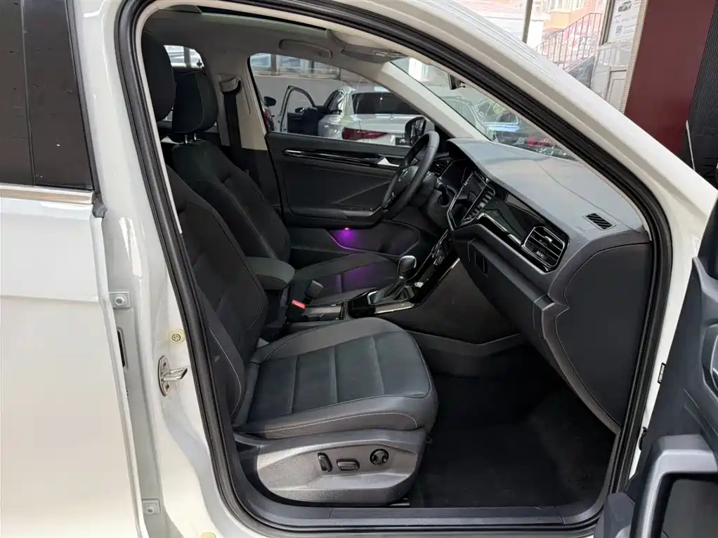 Volkswagen T-ROC 2022 280TSI DSG 2WD Comfort PLUS фото 12