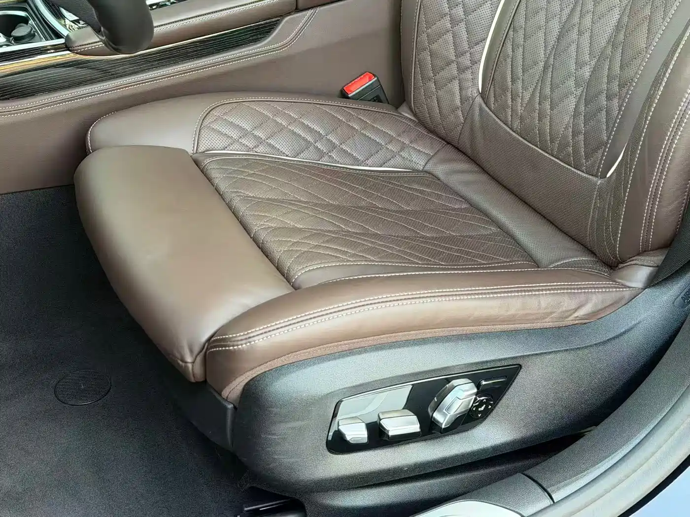 BMW 7 Series 2019 740Li Leading M Sport Package фото 10