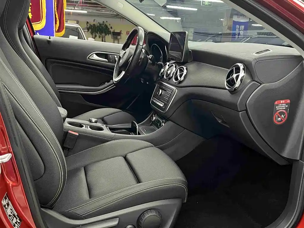 Mercedes-Benz GLA 2017 GLA 200 Fashion фото 9