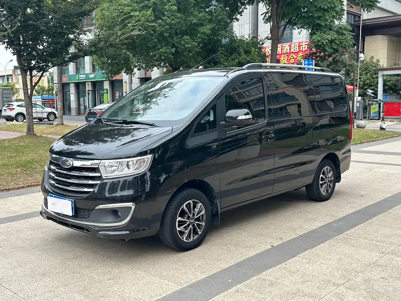 Фото 1 - JAC Refine M3