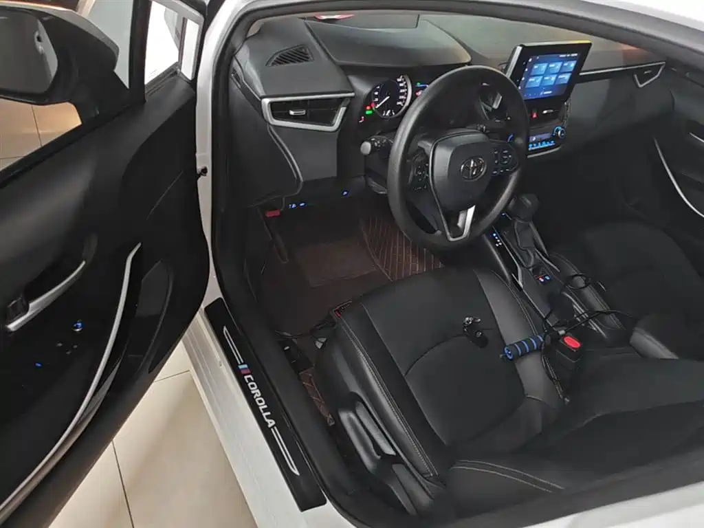 Toyota Corolla 2021 Hybrid 1.8L E-CVT Elite Edition фото 16
